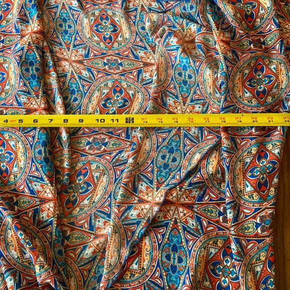 Lularue multicolored shawl/overlay. Lrg. Black fringe light weight. - Picture 5 of 5